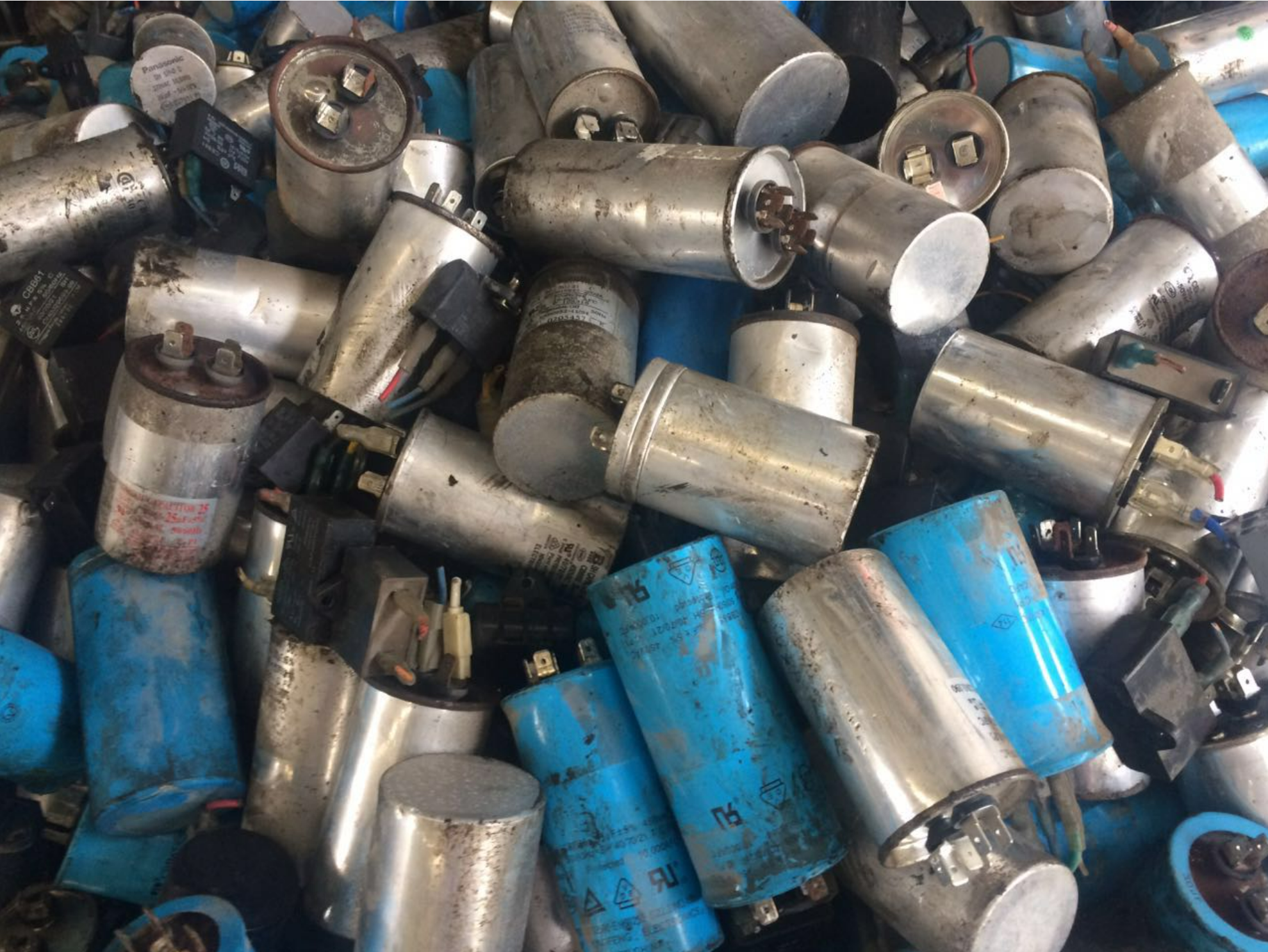 无功补偿时电力电容器为什么会坏